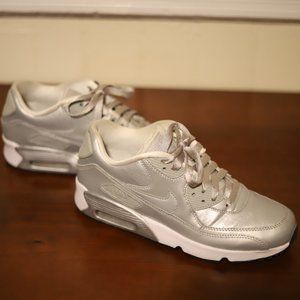 Silver Nike Air Max 90 - Size 7Y (8.5M in Women's)